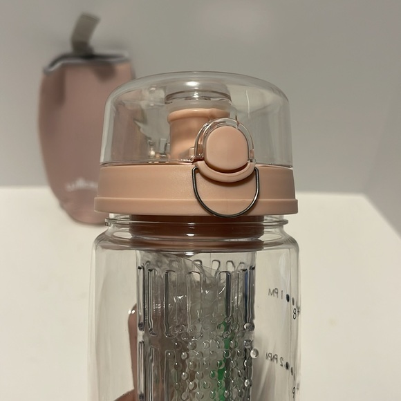 NWOT - Willceal Fruit Infuser Water Bottle Pink Cover 32 Oz. BPA Free Durable - Picture 5 of 7
